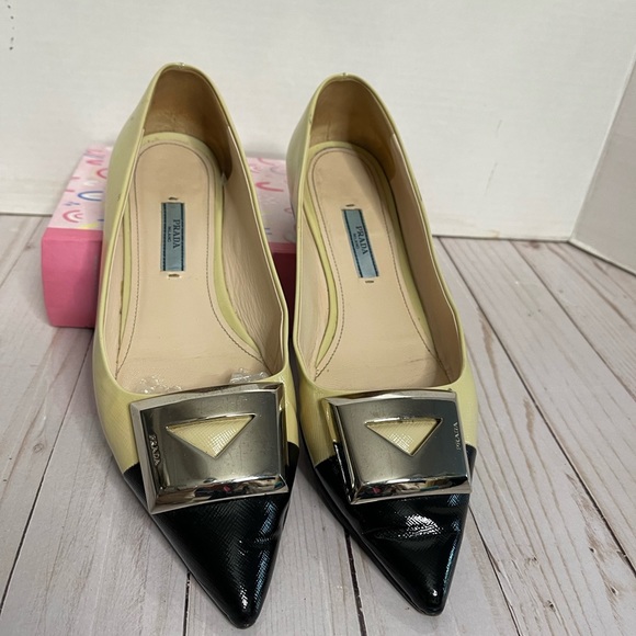 Prada Milano pointy toe flat with Hardware logo size38 (US size 8) - Picture 4 of 10